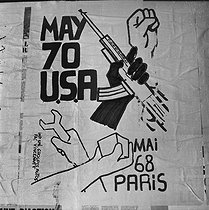 Roger-Viollet | 423139 | Affiche anti-impérialisme américain. Faculté de Vincennes, juin 1970. | &copy; Roger-Viollet / Roger-Viollet