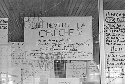 Roger-Viollet | 1438133 | Affiches revendicatives sur la crèche et la réouverture de la faculté de Vincennes (Val-de-Marne), 13 janvier 1969. Photographie Daniel Lapied. Fonds France-Soir. Bibliothèque historique de la Ville de Paris. | &copy; Daniel Lapied / Fonds France-Soir / BHVP / Roger-Viollet