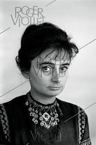 Roger-Viollet | 1643911 | Agnès Varda (1928–2019), French filmmaker. 1960s. Photograph by Philippe R. Doumic (1927–2013). | &copy; Philippe R. Doumic / Roger-Viollet