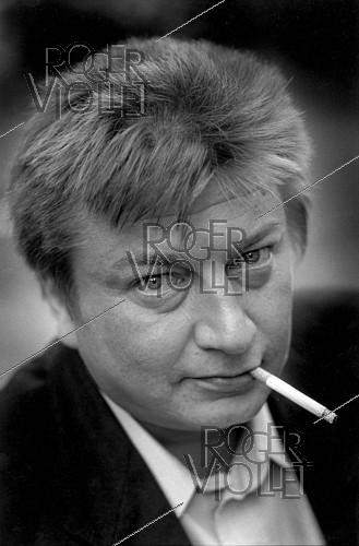 Roger-Viollet | 1410542 | Aki Kaurismäki (born in 1957), Finnish director. 1999. | &copy; Irmeli Jung / Roger-Viollet
