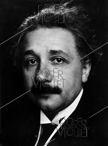 Roger-Viollet | 865310 | Albert Einstein (1879-1955), German-born American physicist. | &copy; Léopold Mercier / Roger-Viollet