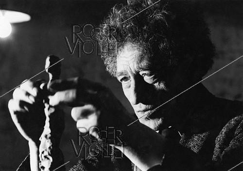 Roger-Viollet | 1051369 | Alberto Giacometti (1901-1966), sculpteur et peintre suisse, 1961. | &copy; Jean-Régis Roustan / Roger-Viollet