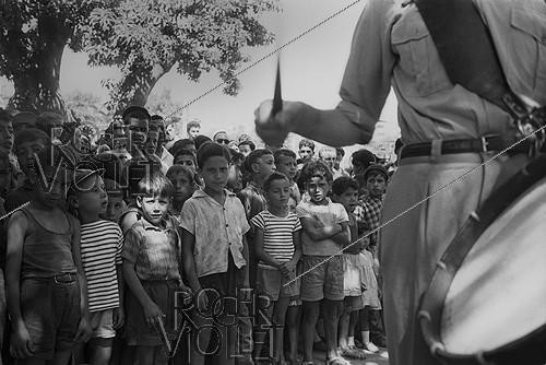 Roger-Viollet | 245519 | Algerian War of Independence. Cherchell Infantry Military School. People of all origins join the School Military parade on July, 14. Algeria, July 1960. | &copy; Jean-Pierre Laffont / Roger-Viollet