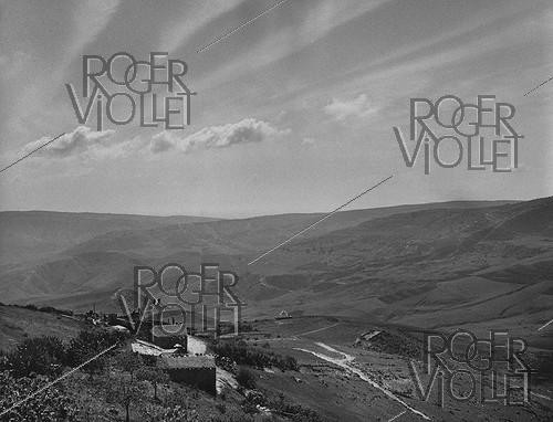 Roger-Viollet | 272964 | Algerian War of Independence. The French Army's fort at M'Zaourat, Mascara Region, overlooking a village (douar) of about 50 inhabitants. This fort included a platoon of 48 harkis. It was built by the disciplinary unit of the 1st Regiment of the Foreign Legion (based in Sidi Bel Abbès). Algeria, Summer 1961. | &copy; Jean-Pierre Laffont / Roger-Viollet