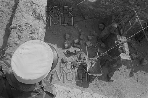 Roger-Viollet | 812088 | Algerian War of Independence. The French Army's fort at M'Zaourat, Mascara Region. This fort included a platoon of 48 harkis. It was built by the disciplinary unit of the 1st Regiment of the Foreign Legion (based in Sidi Bel Abbès). Algeria, Summer 1961. | &copy; Jean-Pierre Laffont / Roger-Viollet