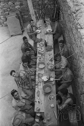 Roger-Viollet | 831772 | Algerian War of Independence. The French Army's fort in M'Zaourat, Mascara Area. Some of the 48 harkis of the platoon during the lunch break. Algeria, Summer 1961. | &copy; Jean-Pierre Laffont / Roger-Viollet