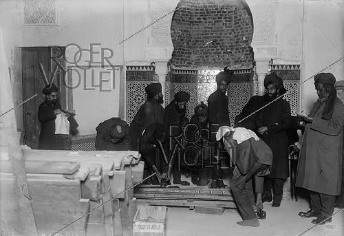 Roger-Viollet | 975014 | An Indian delegation visiting the Paris Mosque, under construction. 1924. | &copy; Maurice-Louis Branger / Roger-Viollet