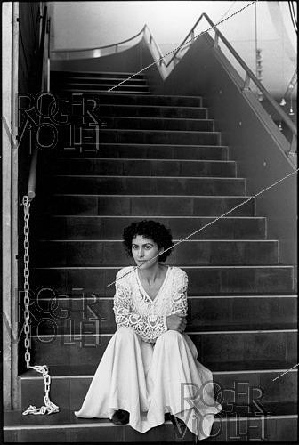 Roger-Viollet | 1410535 | Angélique Ionatos (1954-2021), Greek composer, guitarist and singer. 1996. | &copy; Irmeli Jung / Roger-Viollet