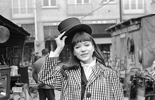 Roger-Viollet | 1643958 | Anna Karina (1940–2019), Danish-born French actress and singer, at the Saint-Ouen flea market ((France), 1960s. Photograph by Philippe R. Doumic (1927–2013). | &copy; Philippe R. Doumic / Roger-Viollet