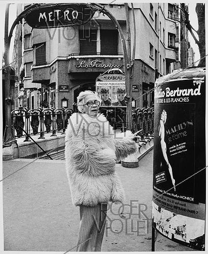 Roger-Viollet | 614058 | Arletty (Léonie Bathiat, 1898-1992), French actress. Paris, 1983. | &copy; Bruno de Monès / Roger-Viollet
