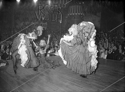 Roger-Viollet | 583589 | Ball at the Moulin-Rouge cabaret. Paris, May 1953. | &copy; Roger-Viollet / Roger-Viollet