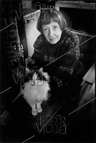 Roger-Viollet | 1410505 | Béatrix Beck (1914-2008), Belgian-born French writer. 1988. | &copy; Irmeli Jung / Roger-Viollet