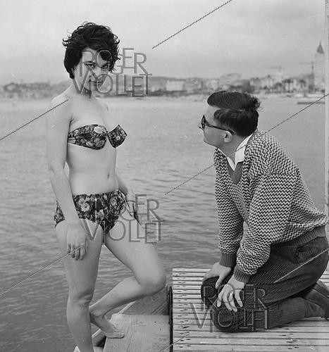Roger-Viollet | 241428 | Bernadette Lafont (1938-2013), French actress, and Claude Chabrol (1930-2010), French director, at the Cannes Film Festival. | &copy; Roger-Viollet / Roger-Viollet