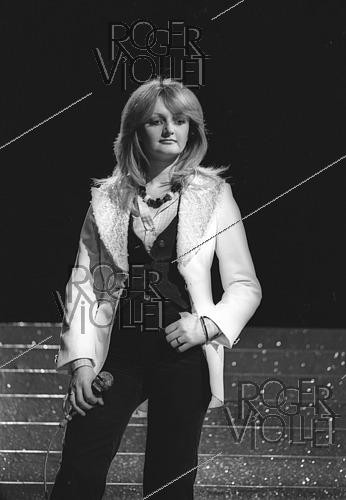 Roger-Viollet | 1448083 | Bonnie Tyler (1951-2026), chanteuse britannique, lors d'un concert, 15 avril 1978. | &copy; Christian Rose / Roger-Viollet
