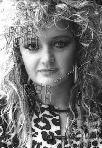 Roger-Viollet | 1448102 | Bonnie Tyler (1951-2026), chanteuse britannique, 23 octobre 1987. | &copy; Christian Rose / Roger-Viollet