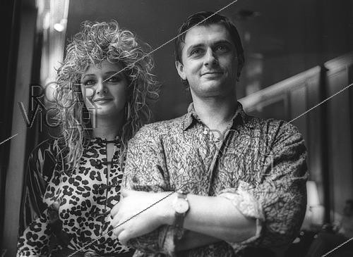 Roger-Viollet | 1448104 | Bonnie Tyler (1951-2026), chanteuse britannique, et Mike Oldfield (né en 1953), auteur-compositeur et musicien britannique, 23 octobre 1987. | &copy; Christian Rose / Roger-Viollet