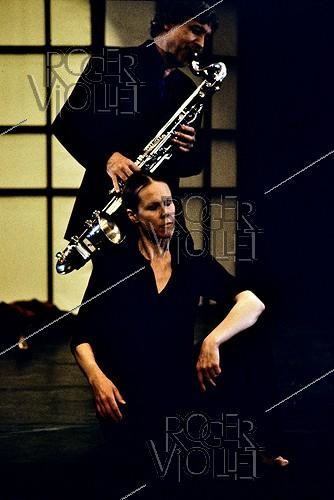 Roger-Viollet | 974750 | Carolyn Carlson (née en 1943), danseuse et chorégraphe américaine, et Michel Portal (1935-2026), compositeur et musicien français. Amiens (Somme), avril 1991. | &copy; Colette Masson / Roger-Viollet