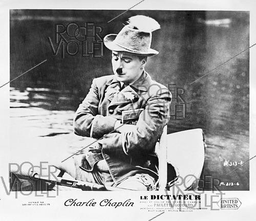 Roger-Viollet | 1421811 | Charlie Chaplin (1889-1977), British actor and producer, filming The Great Dictator, April 1945. Photograph from the collections of the French newspaper  France-Soir . Bibliothèque historique de la Ville de Paris. | &copy; Fonds France-Soir / BHVP / Roger-Viollet