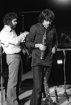 Roger-Viollet | 1450283 | Châteauvallon, Bernard Vitet, Michel Portal performs live. August 1972 | &copy; Christian Rose / Roger-Viollet