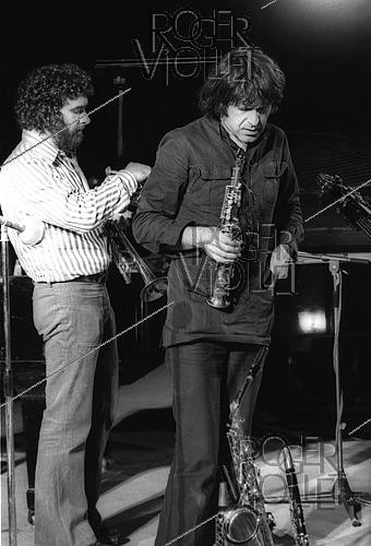 Roger-Viollet | 1450283 | Châteauvallon, Bernard Vitet, Michel Portal performs live. August 1972 | &copy; Christian Rose / Roger-Viollet