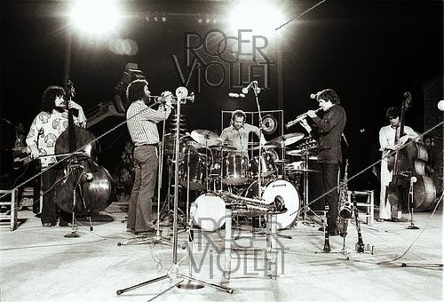 Roger-Viollet | 1472879 | Châteauvallon Jazz Festival. Michel Portal (1935–2026), French saxophonist and clarinetist, and Bernard Vitet (1934–2013), French trumpeter and composer. Ollioules (France), August 1972. | &copy; Christian Rose / Roger-Viollet