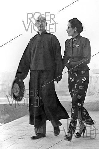 Roger-Viollet | 1421808 | Chiang Kai-shek (1887-1975), Chinese soldier and statesman with his wife Soong Mei-ling (1927-1975). April 1945. France-Soir collection. Bibliothèque historique de la Ville de Paris. | &copy; Fonds France-Soir / BHVP / Roger-Viollet