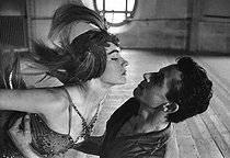 Roger-Viollet | 1024740 | Claude Bessy (1932-2026), danseuse étoile, chorégraphe et professeure de ballet française, et Yvan Algorof. Opéra de Paris, 7 mai 1958. | &copy; Bernard Lipnitzki / Roger-Viollet