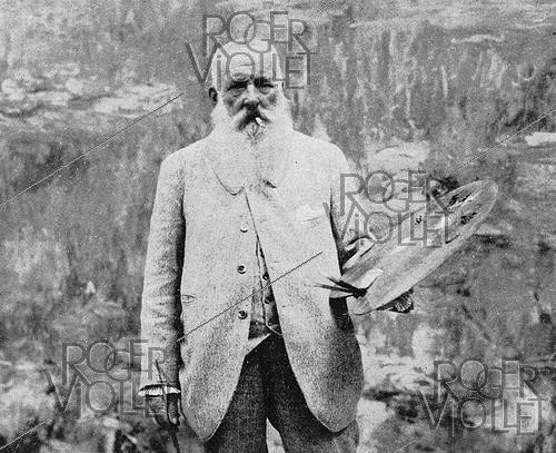 Roger-Viollet | 238144 | Claude Monet (1840-1926), peintre français. | &copy; Roger-Viollet / Roger-Viollet