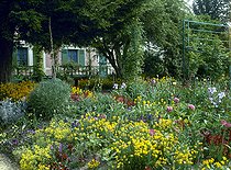 Roger-Viollet | 1087096 | Claude Monet's house and garden. Giverny (Eure, France). | &copy; Alain Bonhoure / Roger-Viollet