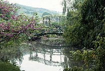 Roger-Viollet | 400887 | Claude Monet's house and garden, the Japanese bridge. Giverny (Eure, France). | &copy; Alain Bonhoure / Roger-Viollet