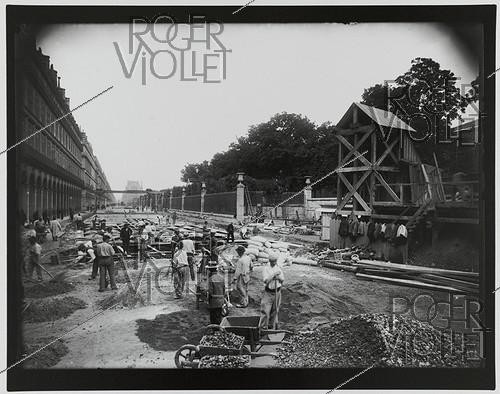 Roger-Viollet | 300485 | Construction du chemin de fer métropolitain de Paris : ligne 1, 6e lot. 171 : Station de la Concorde. 24 juillet 1899. Photographie de Charles Maindron (1861-1940). Paris, bibliothèque de l'Hôtel de Ville. | &copy; Charles Maindron / BHdV / Roger-Viollet