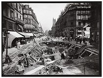 Roger-Viollet | 635988 | Construction du chemin de fer métropolitain de Paris : ligne 1, 5e lot. 141 : Station Châtelet Saint-Paul, biffé. Construction de la voûte, Paris (1er arr.). 30 juin 1899. Photographie de Charles Maindron (1861-1940). Paris, bibliothèque de l'Hôtel de Ville. | &copy; Charles Maindron / BHdV / Roger-Viollet