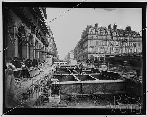 Roger-Viollet | 250485 | Construction of Paris underground: line 1: the Louvre station. Paris (1st arrondissement), on April 20, 1899. Photograph by Charles Maindron (1861-1940). Paris, bibliothèque de l'Hôtel de Ville. | &copy; Charles Maindron / BHdV / Roger-Viollet