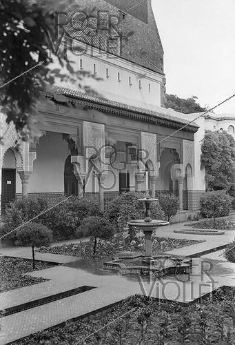 Roger-Viollet | 228226 | Construction of the Paris Mosque (5th arrondissement), 1922-1926. | &copy; Roger-Viollet / Roger-Viollet