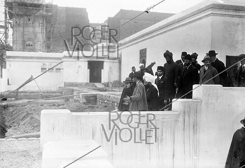 Roger-Viollet | 579910 | Construction of the Paris Mosque. Visit of an Indian delegation. Paris (5th arrondissement), 1924. | &copy; Maurice-Louis Branger / Roger-Viollet