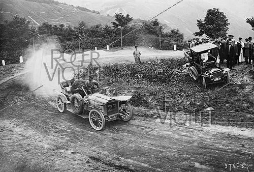 Roger-Viollet | 238578 | Course de la Coupe du prince Henri. Brasier pilotée par Mitscherlitch. Allemagne, 1908. | &copy; Maurice-Louis Branger / Roger-Viollet