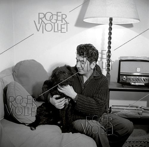 Roger-Viollet | 1644047 | Daniel Gélin (1921–2002), French actor. Paris, circa 1955. Photograph by Philippe R. Doumic (1927–2013). | &copy; Philippe R. Doumic / Roger-Viollet