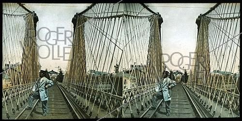 Roger-Viollet | 805472 | Etats-Unis (Niagara). Le pont du chemin de fer. Vue stéréoscopique coloriée manuellement à l’époque. | &copy; Léon & Lévy / Roger-Viollet