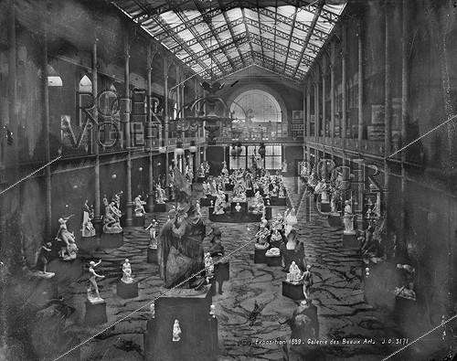 Roger-Viollet | 175067 | Exposition universelle de 1889, Paris. Présentation des sculptures dans la galerie des Beaux-arts. | &copy; Léopold Mercier / Roger-Viollet