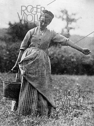Roger-Viollet | 945916 | Farmer. Circa 1900. | &copy; Léopold Mercier / Roger-Viollet
