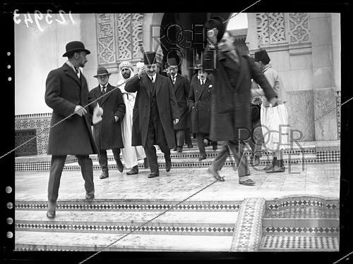 Roger-Viollet | 1430430 | Fin du Ramadan à la Grande Mosquée. Fakri Pacha (1868-1948), ambassadeur d'Égypte en France. Paris (5e arr.), 3 avril 1927. Photographie du journal  Excelsior . | &copy; Excelsior - L'Equipe / Roger-Viollet