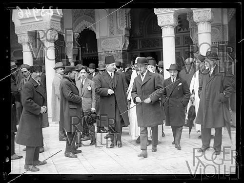 Roger-Viollet | 1430431 | Fin du Ramadan à la Grande Mosquée. Fakri Pacha (1868-1948), ambassadeur d'Égypte en France. Paris (5e arr.), 3 avril 1927. Photographie du journal  Excelsior . | &copy; Excelsior - L'Equipe / Roger-Viollet