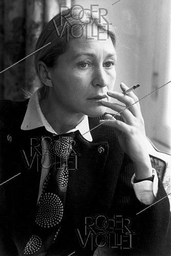 Roger-Viollet | 1410524 | Florence Delay (1941-2025), French writer and member of the French Academy since 2000. 1989. | &copy; Irmeli Jung / Roger-Viollet