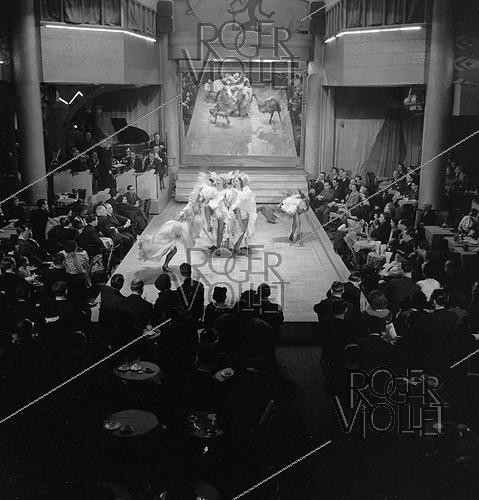 Roger-Viollet | 994096 | French cancan. Paris, Tabarin dance music-hall, 1937-1938. | &copy; Gaston Paris / Roger-Viollet