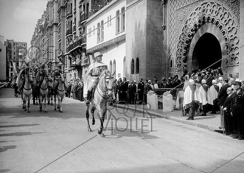 Roger-Viollet | 519630 | Funeral of Si Kaddour Ben Ghabrit, former plenipotentiary minister of Morocco, at the mosque of Paris. June 29, 1954. | &copy; Roger-Viollet / Roger-Viollet