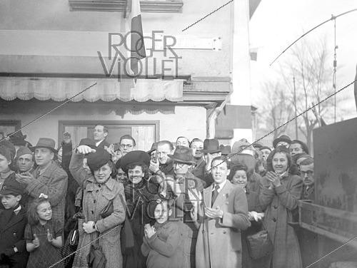 Roger-Viollet | 1421884 | Guerre 1939-1945. Défilé des troupes place Broglie. Strasbourg (Bas-Rhin), 12 février 1945. Fonds France Soir. Bibliothèque historique de la Ville de Paris. | &copy; Fonds France-Soir / BHVP / Roger-Viollet