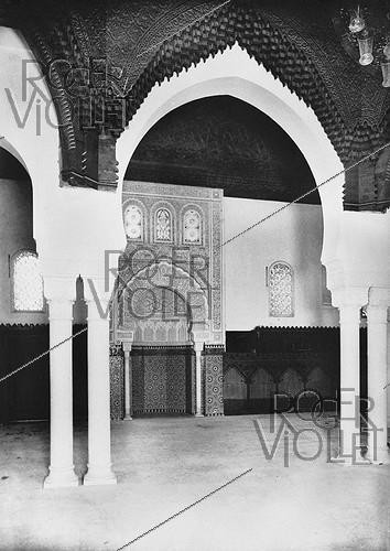 Roger-Viollet | 947349 | Interior of the Paris Mosque (built 1922–1926). Paris (5th arrondissement) | &copy; Roger-Viollet / Roger-Viollet
