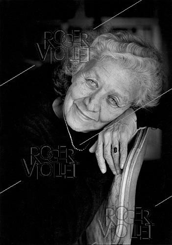 Roger-Viollet | 1410559 | Jacqueline de Romilly (1913-2010), French philologist and classical scholar. 1991. | &copy; Irmeli Jung / Roger-Viollet