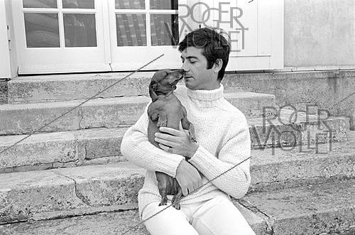 Roger-Viollet | 1644105 | Jean-Claude Brialy (1933–2007), French actor, director, screenwriter and writer, at his place. Château de Monthyon (France), 1960s. Photograph by Philippe R. Doumic (1927–2013). | &copy; Philippe R. Doumic / Roger-Viollet