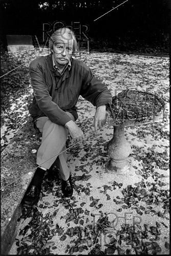 Roger-Viollet | 1410529 | Jean Ferrat (1930-2010), French singer-songwriter. 1994. | &copy; Irmeli Jung / Roger-Viollet